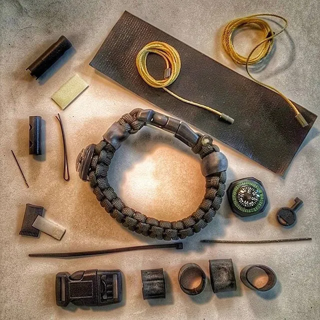 Escape Evade Pathfinder Paracord Bracelet