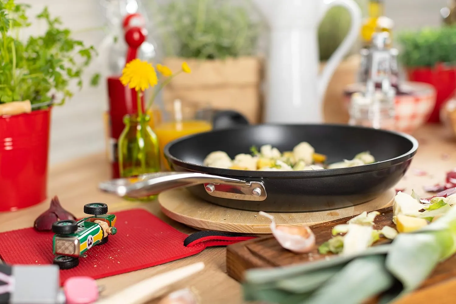 Kuhn Rikon Easy Pro Oven-Safe Non-Stick Induction Frying Pan, 8 inch/20 cm, Black