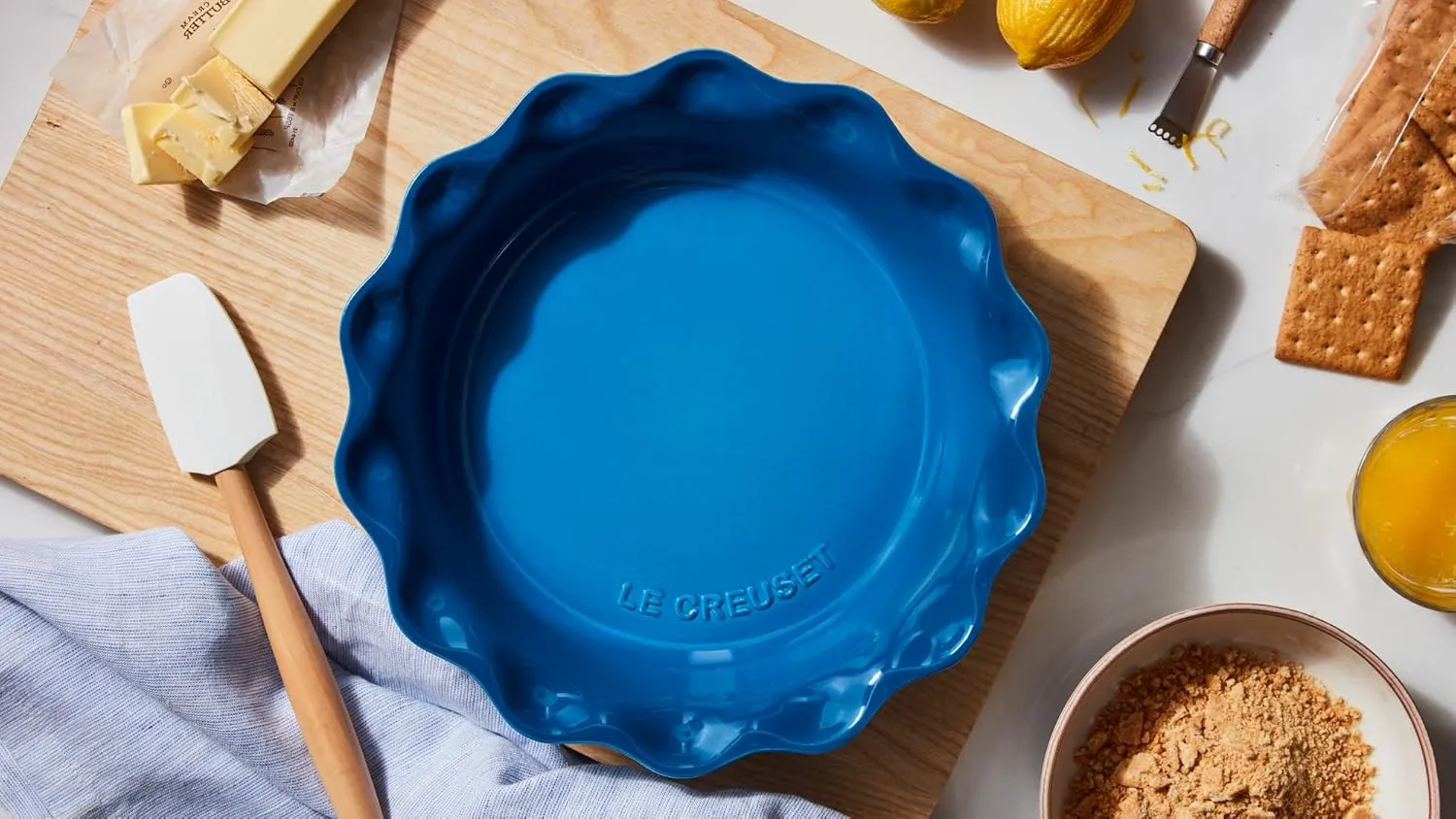 Le Creuset Stoneware Heritage Pie Dish, 9", Chiffon Pink