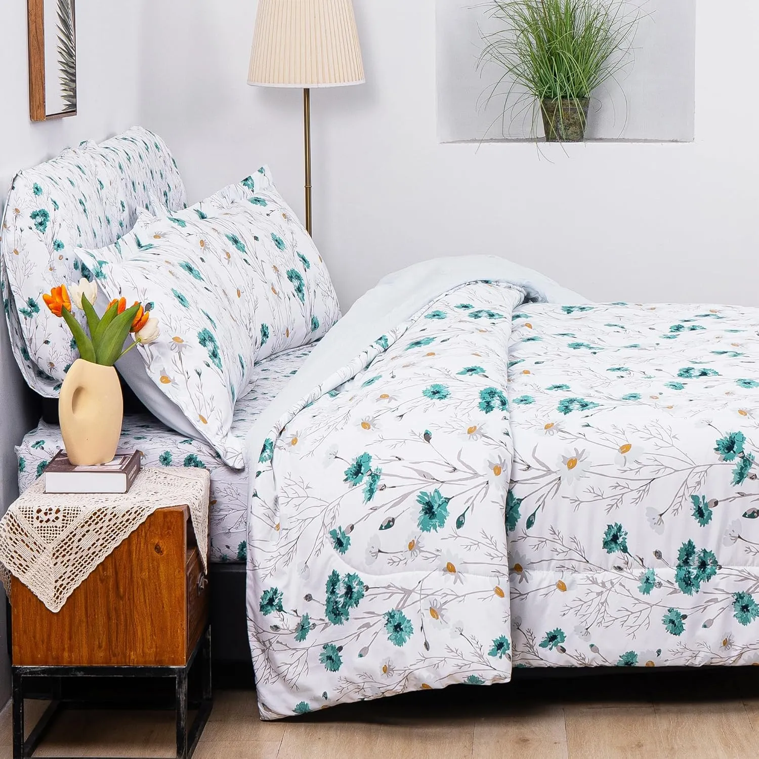 Light Blue Cute Flower Pattern Queen Sheet Set with Comforter, Flower Pattern Queen Bed in A Bag, 7 Piece Comforter Set Include Comforter, Sheets, Pillowcases &Pillow Shams