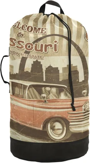 Oyihfvs Welcome Missouri Retro Poster Backpack Laundry Bag, Laundry Backpack with Shoulder Straps, Waterproof Nylon Clothes Hamper Bag for Men Women Yoga Backpack