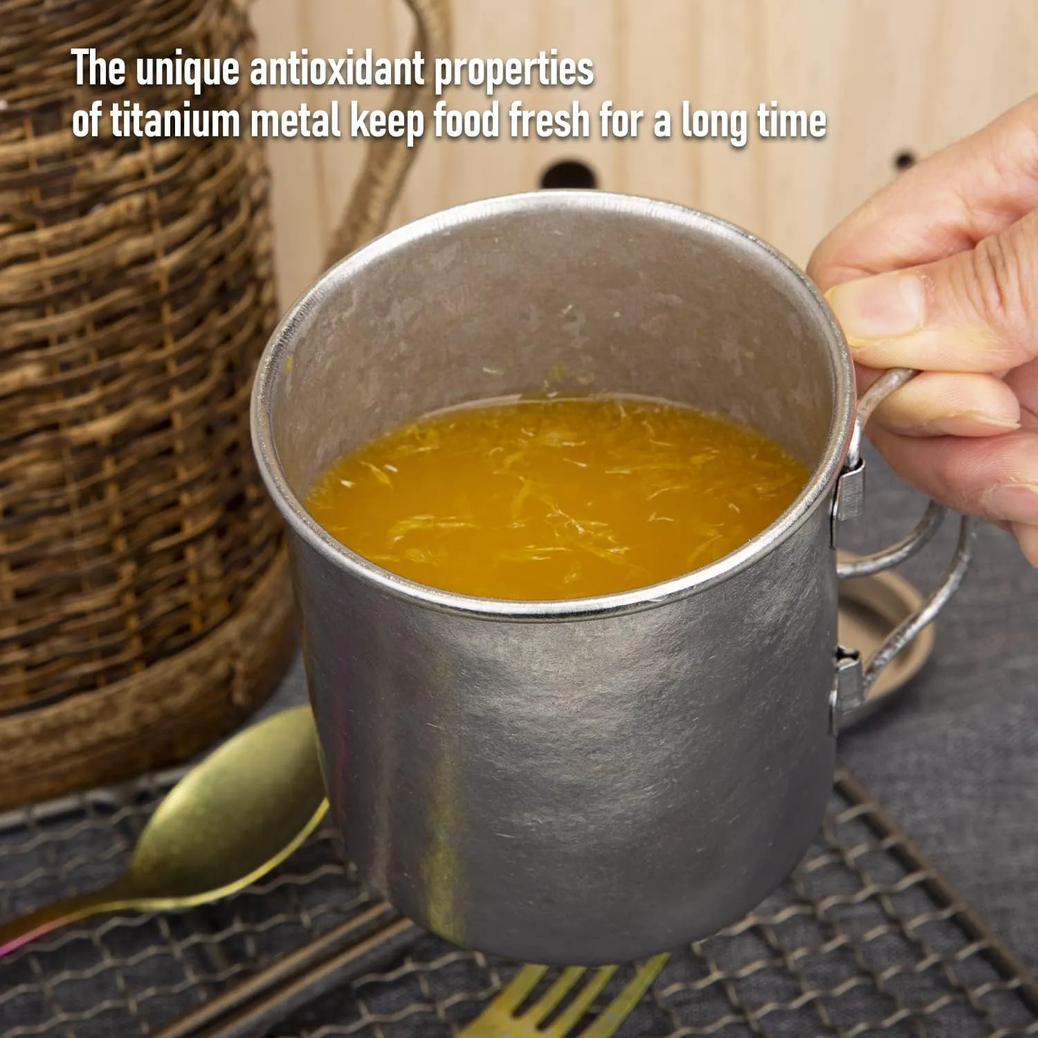 TiTo Titanium Cup Titanium Pot with Lid Ultralight Portable 450ml Foldable Handle Camping Tea Coffee Water Mug for Outdoor Backpacking Hiking Picnic Drinkware with Mesh Sack (Gold)