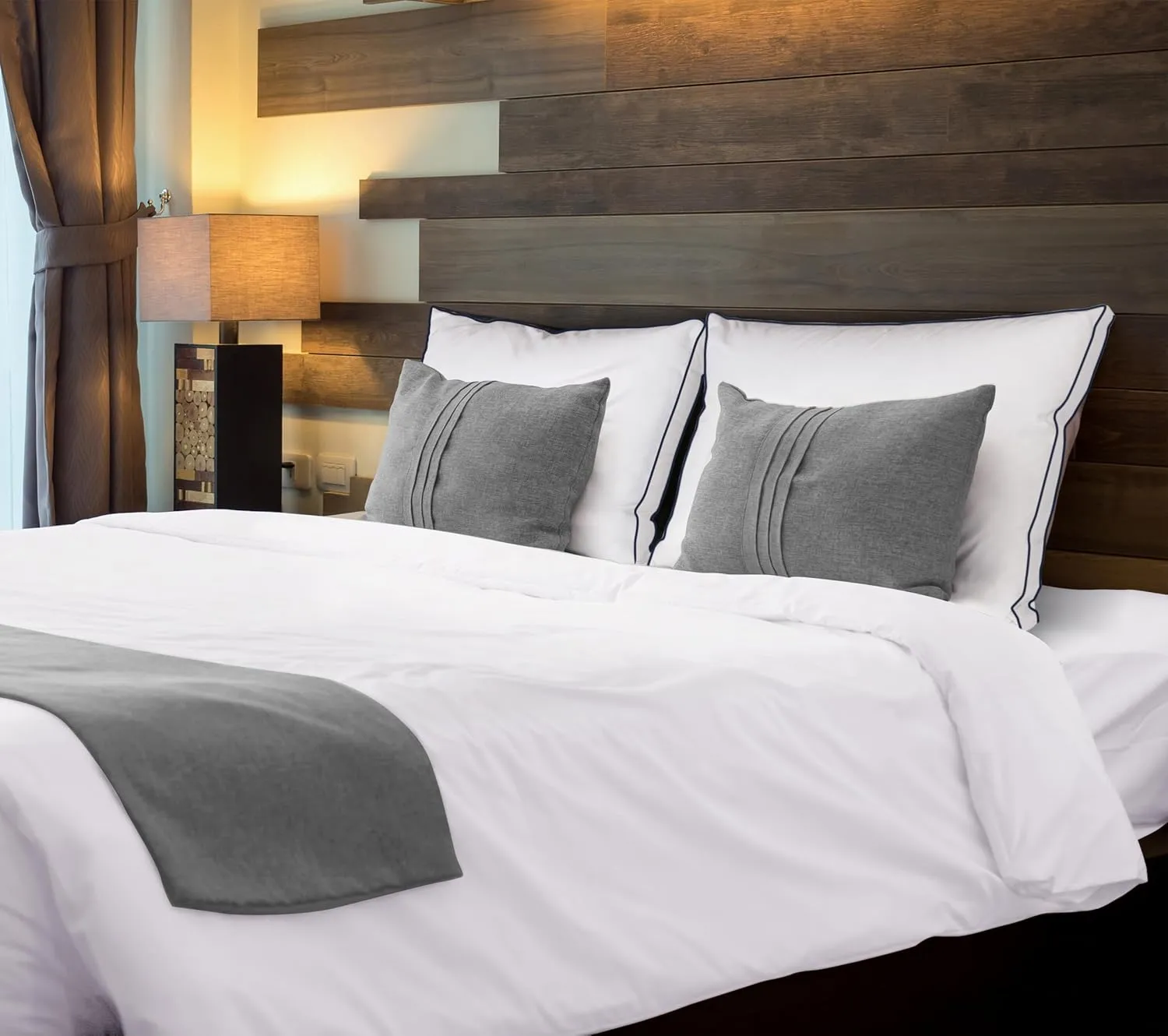 Utopia Bedding Bed Pillows for Sleeping Queen Size (Navy/White), Set of 2, Cooling Hotel Quality, Gusseted Pillow for Back, Stomach or Side Sleepers